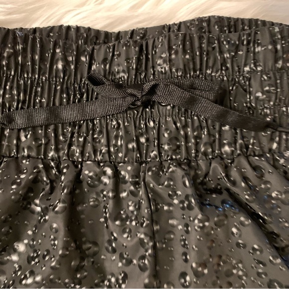 ZYIA Black Bubbles Hi-Rise Bomber Shorts Medium Water Droplets - Picture 3 of 16